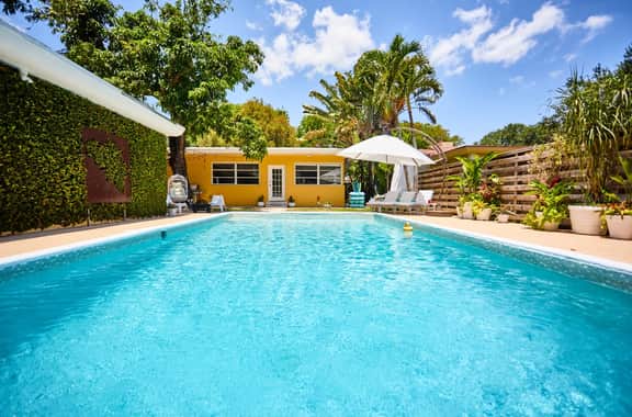 Miami Pool Oasis - Image 2