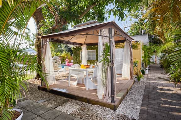 Miami Pool Oasis - Image 3
